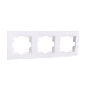 Рамка Бриллиант 3-м горизонт. белая UNIVersal 7947489