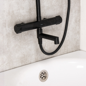 Смеситель д/ванны термостатич. со стойкой для душа+ручной и тропич.душ черный Milardo ILSBLTHM06*1/3